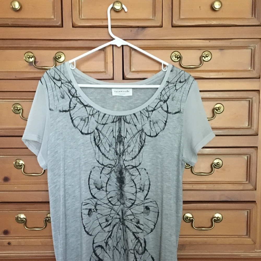 Artsy and elegant tshirt style top.